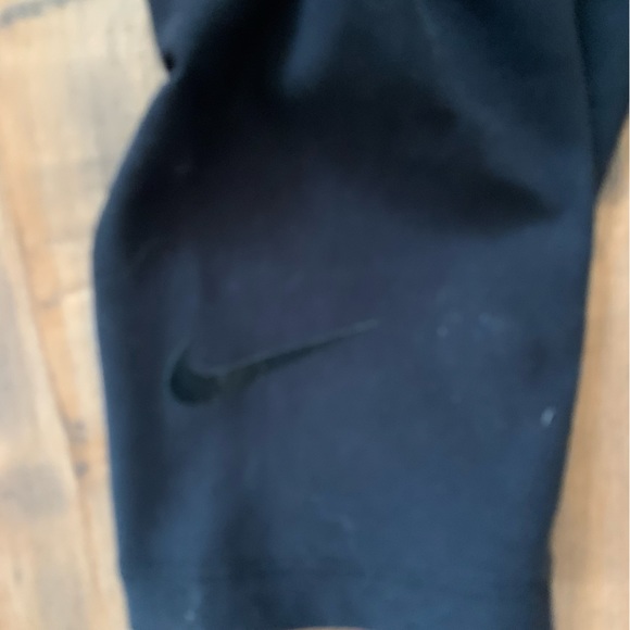 Black Nike leggings in XL. - Picture 3 of 4